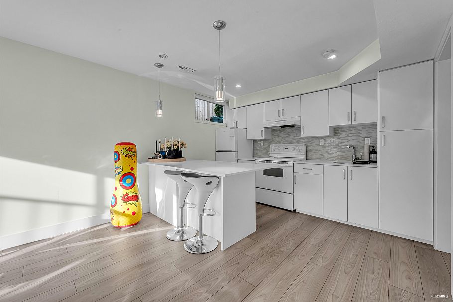 633 Fir Street North Vancouver, BC - 34