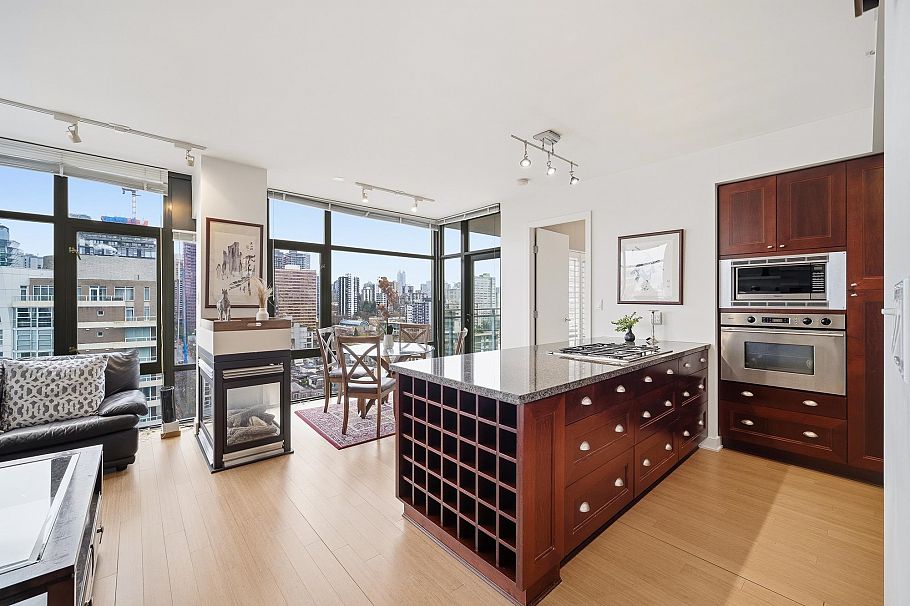 1602 1863 Alberni Street Vancouver, BC - 2