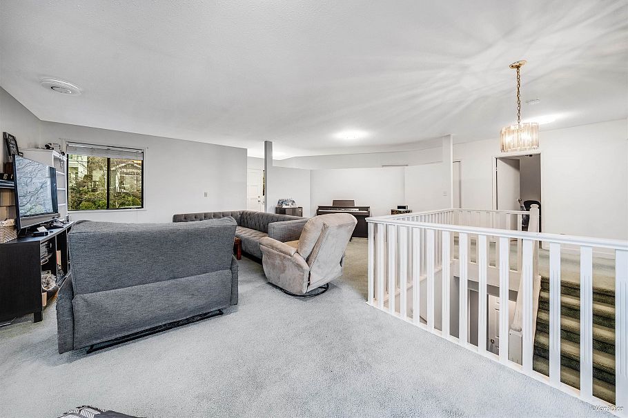 221 W 28th Street North Vancouver, BC - 7