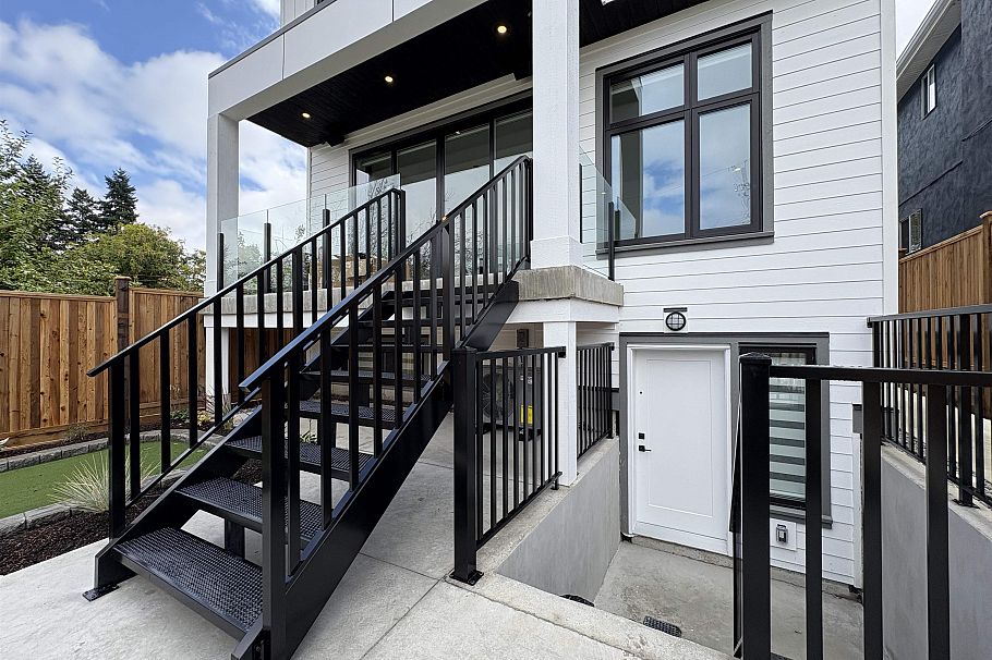 945 E 28TH AVENUE, Vancouver BC V5V 2P3 Vancouver, BC - 1