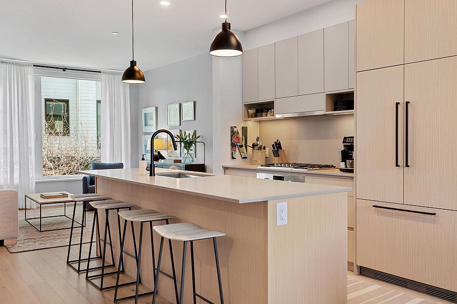 31 528 E 2nd Street North Vancouver, BC - 1