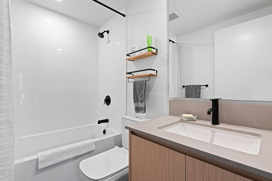 31 528 E 2nd Street North Vancouver, BC - 35