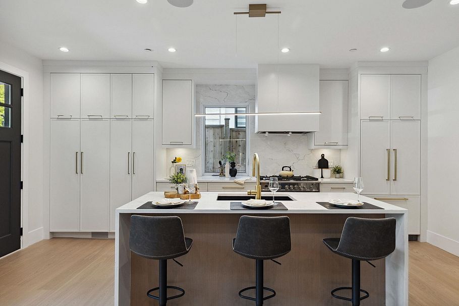 #1 2244 E 11th Avenue Vancouver, BC - 2