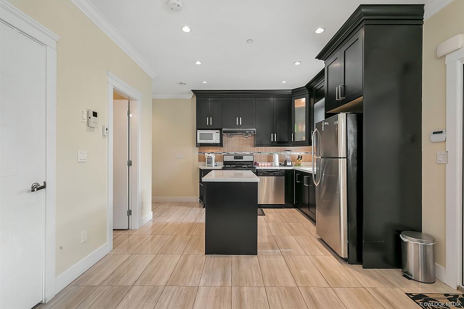 1178 E 12th Avenue Vancouver, BC - 6