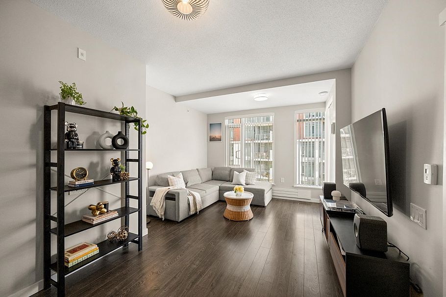 303 3188 Riverwalk Avenue Vancouver, BC - 3