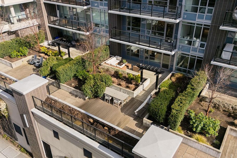 208 177 W 3rd Street North Vancouver, BC - 32