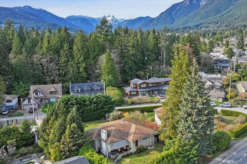 3955 Highland Boulevard North Vancouver, BC - 5