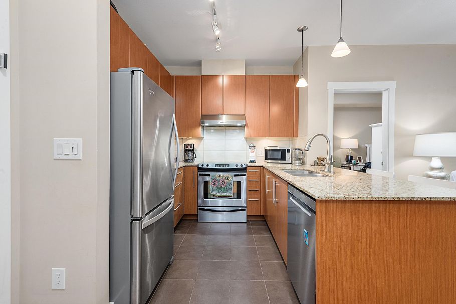 202 6268 Eagles Drive Vancouver, BC - 16