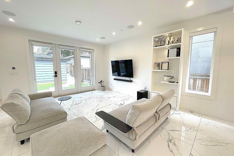 1633 SE Marine Drive Vancouver, BC - 9