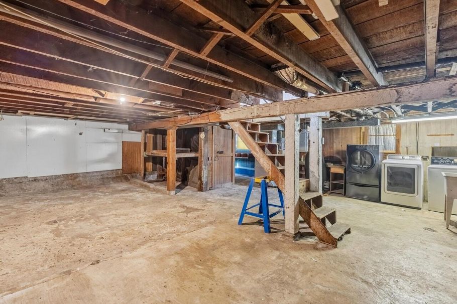 2437 E 22nd Avenue Vancouver, BC - 17