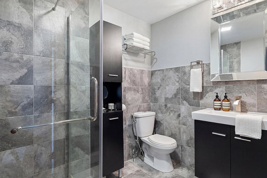 261 E 4th Street North Vancouver, BC - 22