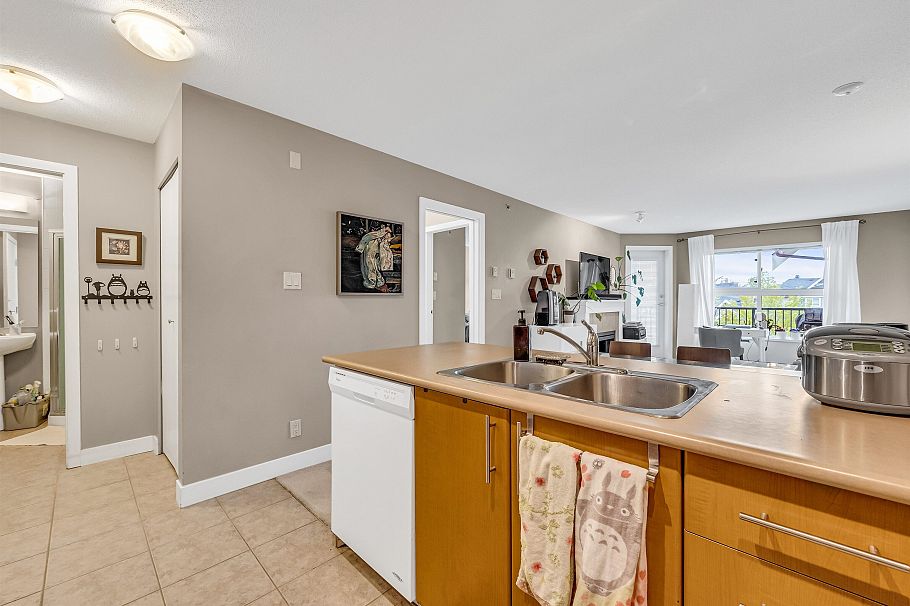 403 7088 Mont Royal Square Vancouver, BC - 6