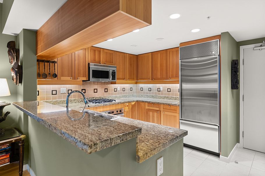 1053 Marinaside Crescent Vancouver, BC - 17