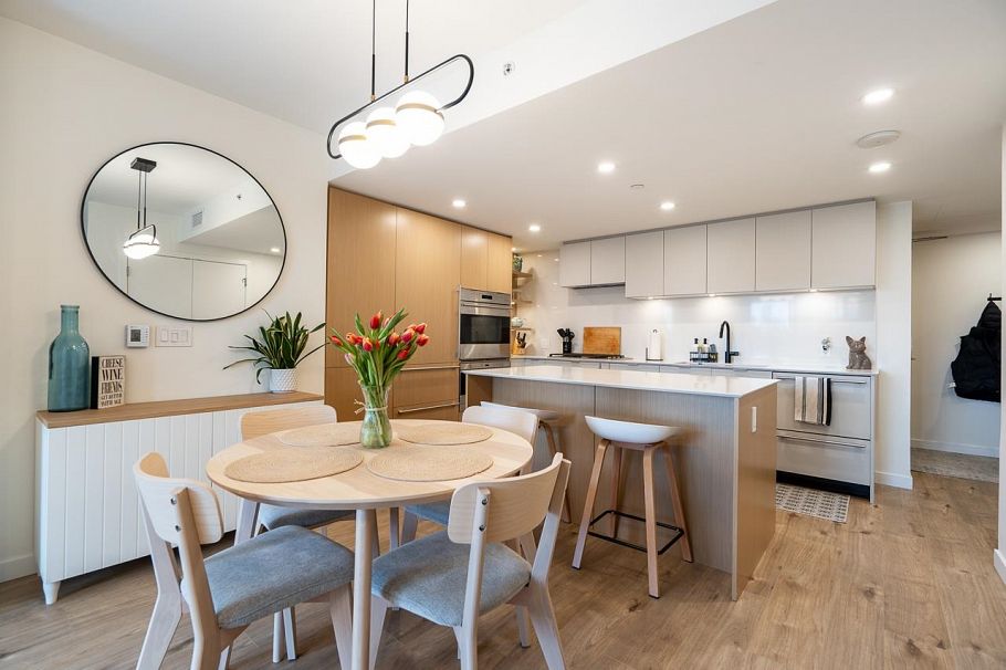 404 210 E 5th Avenue Vancouver, BC - 9