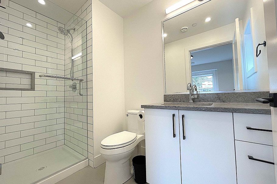 1633 SE Marine Drive Vancouver, BC - 20