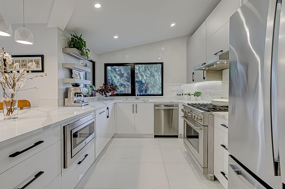 2836 Violet Street North Vancouver, BC - 14