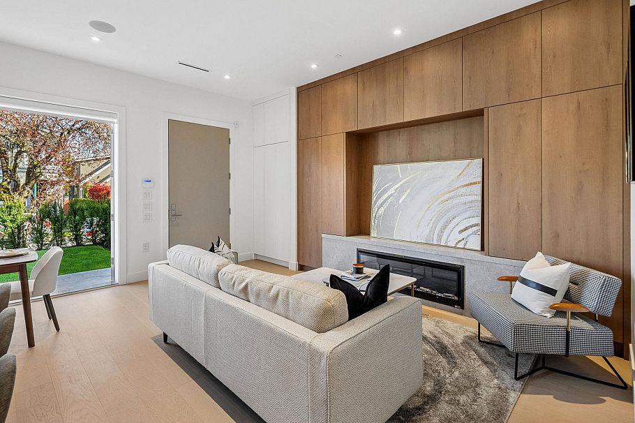 1 3642 West 20th Avenue Vancouver, BC - 5