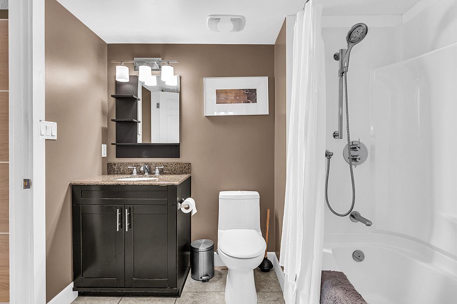 203 4323 Gallant Avenue North Vancouver, BC - 19