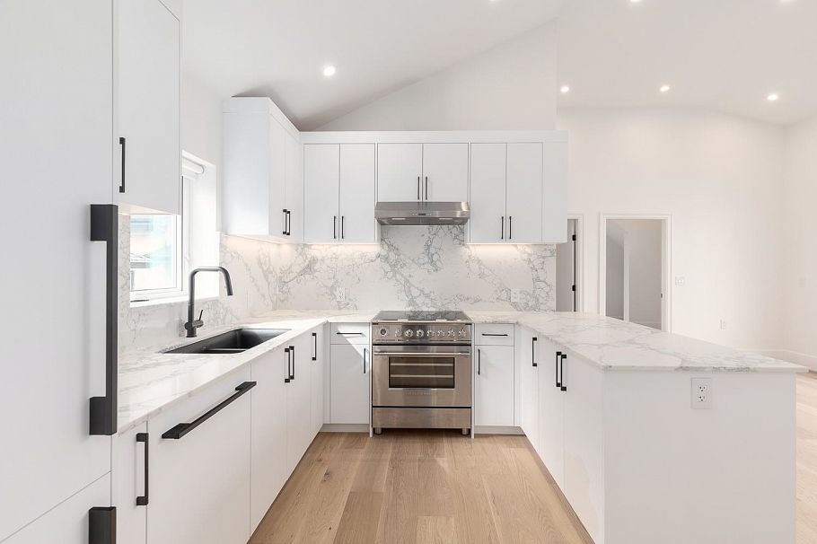 849 E 19th Avenue Vancouver, BC - 3