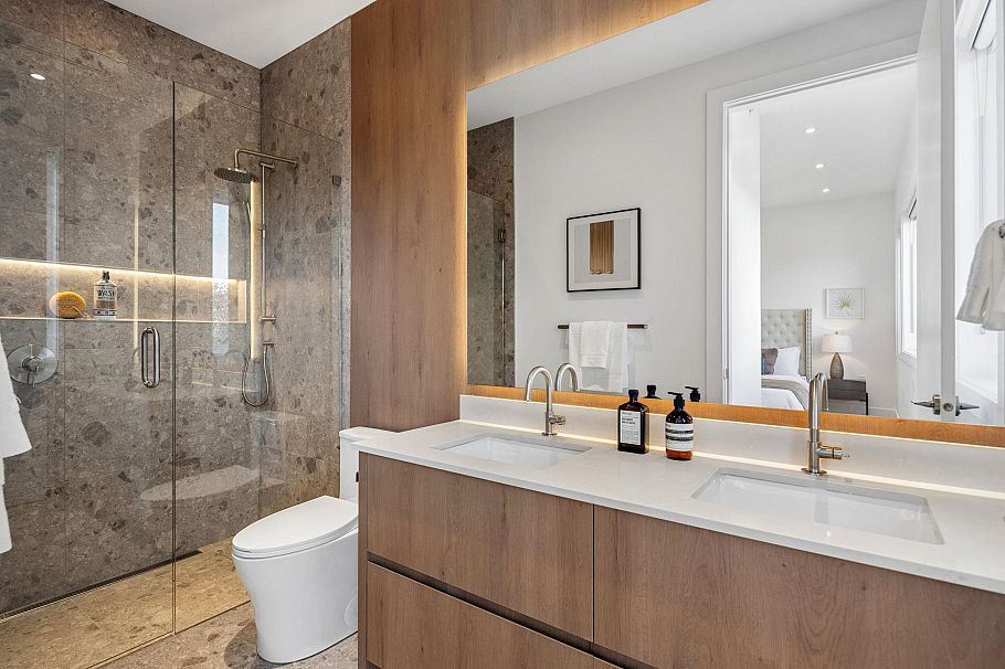 1 3642 West 20th Avenue Vancouver, BC - 33