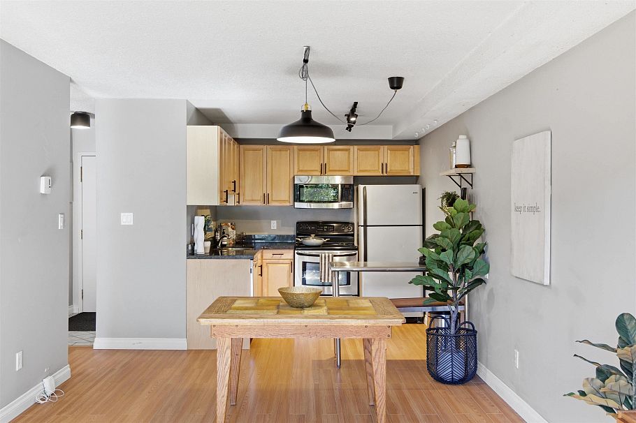 108 251 W 4th Street North Vancouver, BC - 3
