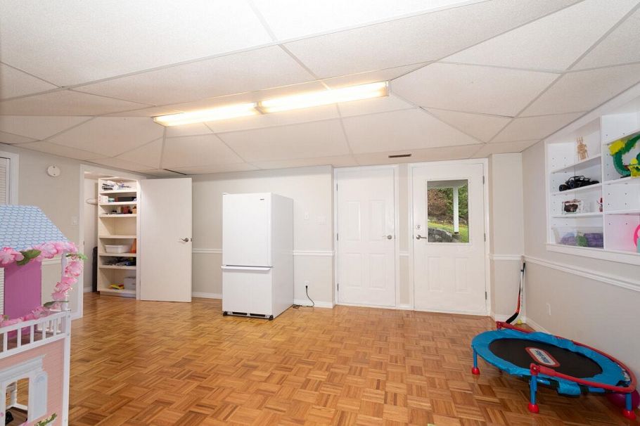 1716 Cascade Court North Vancouver, BC - 29