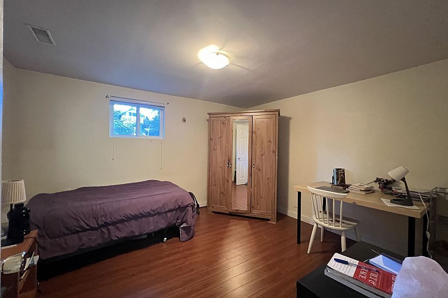 2080 W 33rd Avenue Vancouver, BC - 33