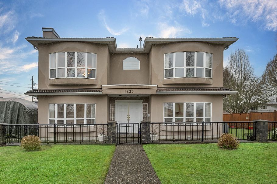 1233 Rupert Street Vancouver, BC - 1