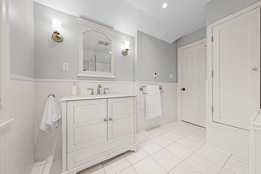 5790 Alma Street Vancouver, BC - 26