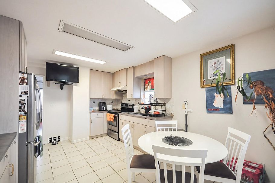 3156 Adanac Street Vancouver, BC - 11