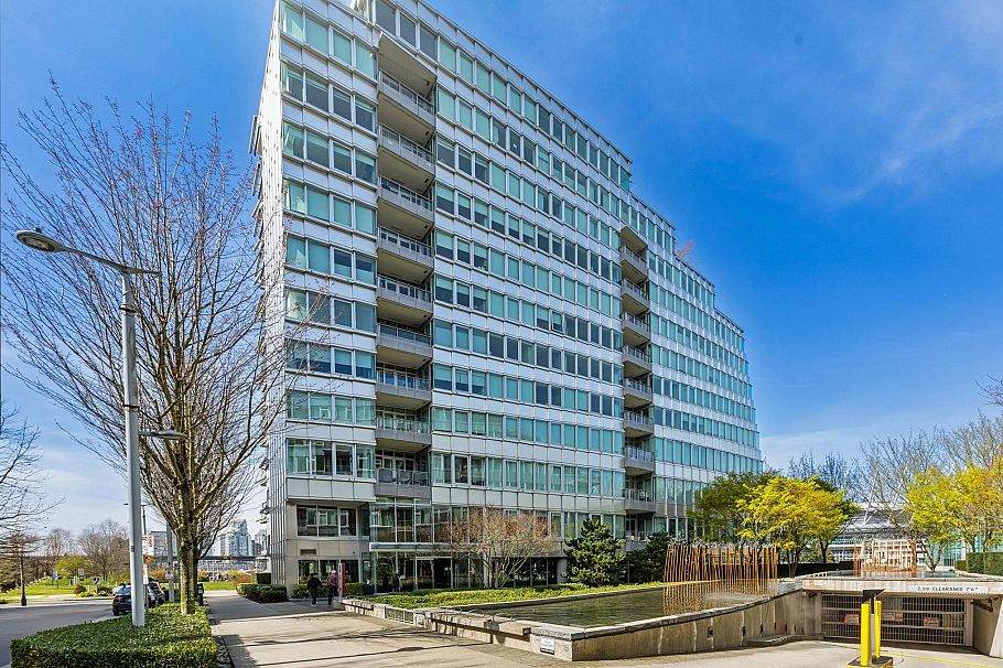 603 181 Athletes Way Vancouver, BC - 37