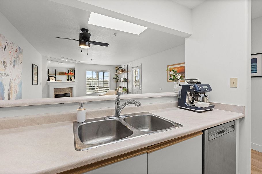 407 1950 E 11th Avenue Vancouver, BC - 15