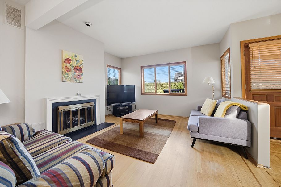 2865 W 30th Avenue Vancouver, BC - 3