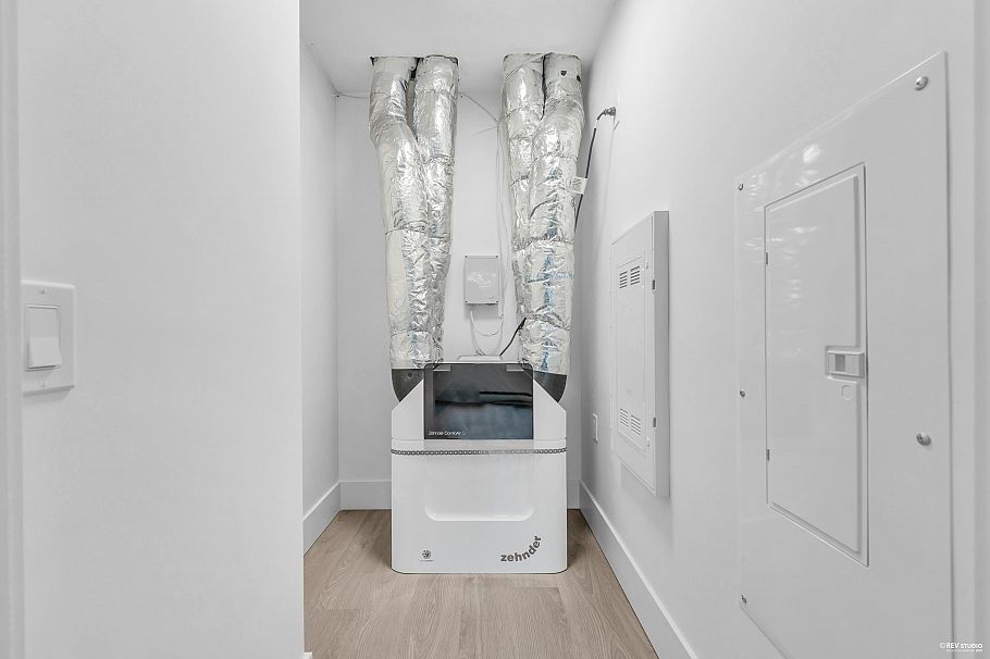 108 2073 E 1 Avenue Vancouver, BC - 18