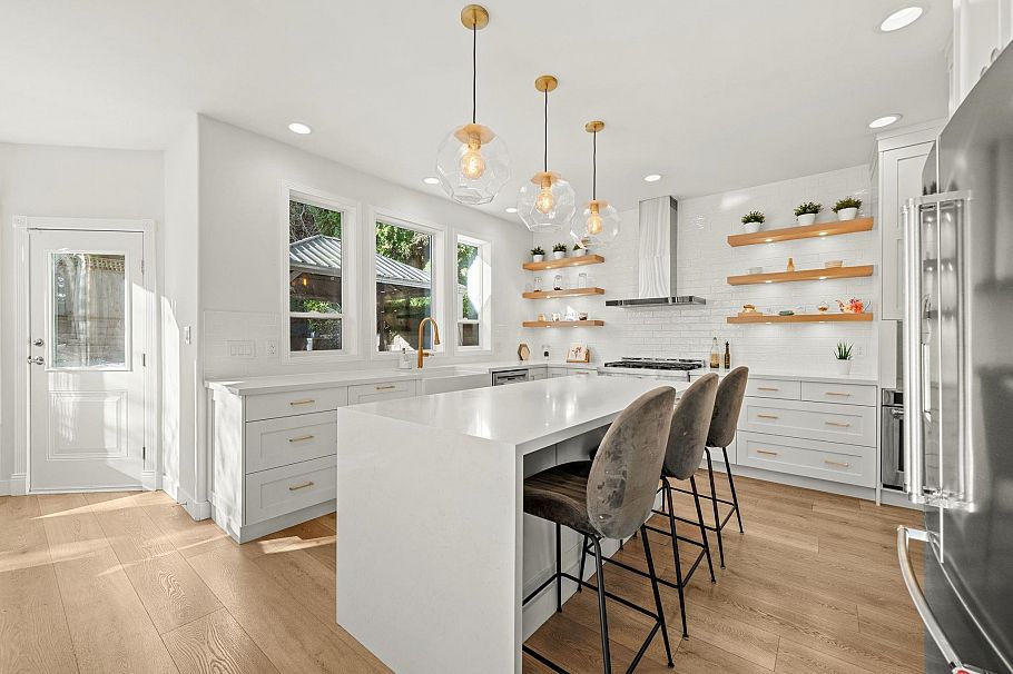 1725 Orkney Place North Vancouver, BC - 4