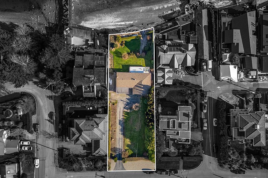 450 Beachview Drive North Vancouver, BC - 23