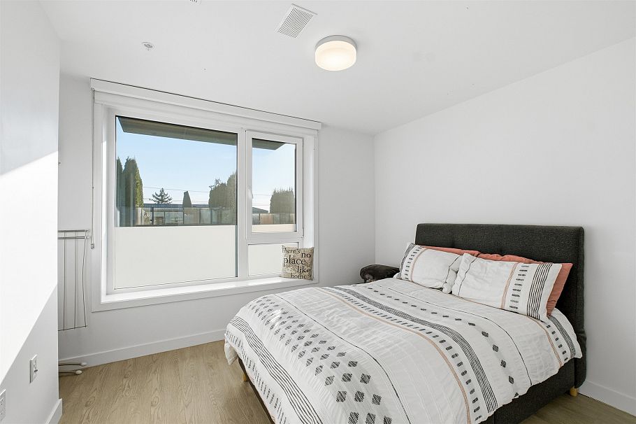 33 720 E 3rd Street North Vancouver, BC - 11