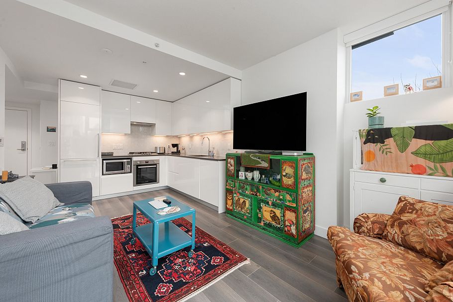 305 8138 Fraser Street Vancouver, BC - 2