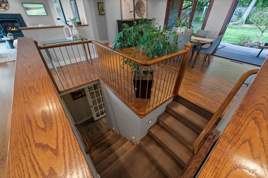 124 Carisbrooke Crescent North Vancouver, BC - 28