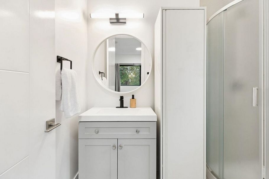 1200 Bedford Court North Vancouver, BC - 34