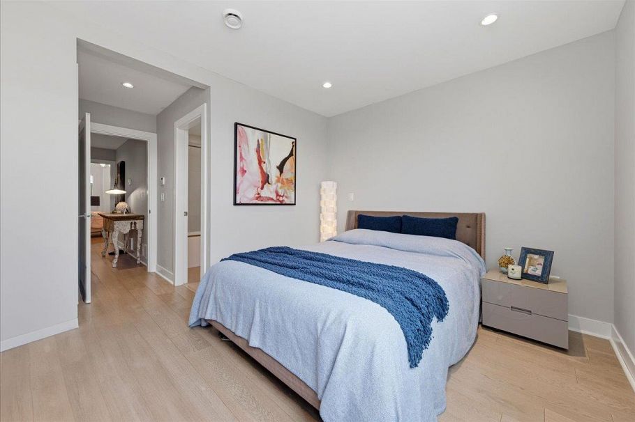 210 W 5th Street North Vancouver, BC - 22