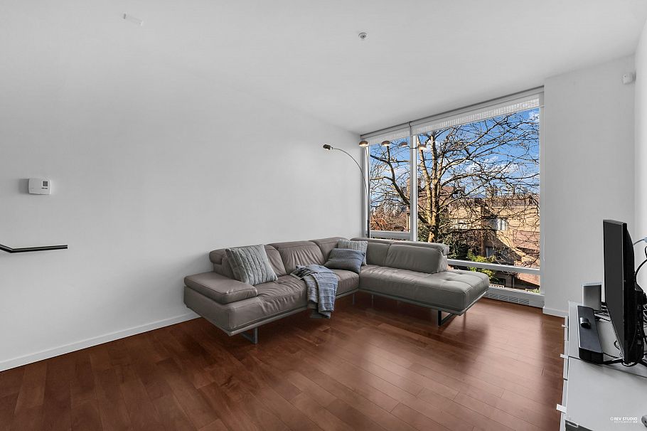 2 850 W 8th Avenue Vancouver, BC - 8