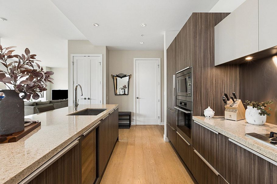 603 181 Athletes Way Vancouver, BC - 10