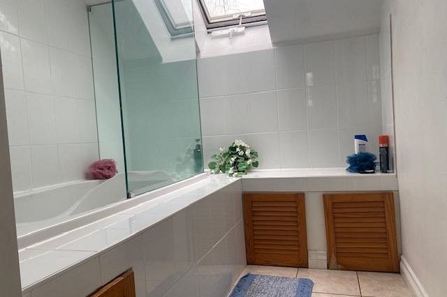 2520 E 24 Avenue Vancouver, BC - 17