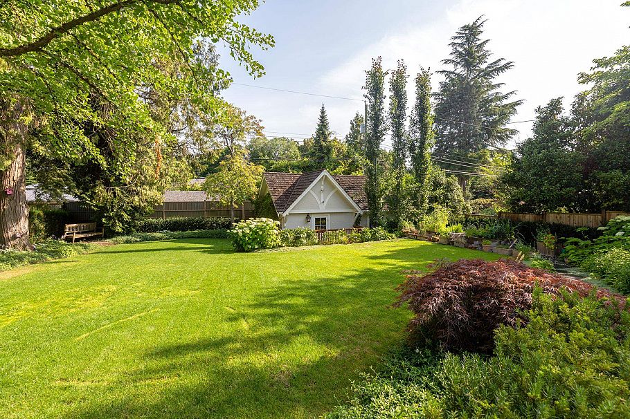 1749 W 38th Avenue Vancouver, BC - 35