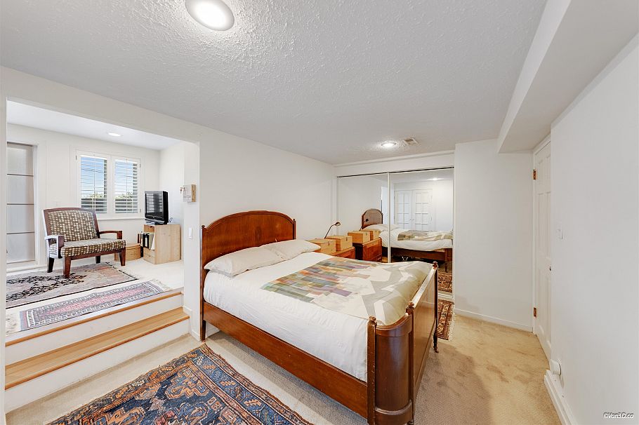 670 Montroyal Boulevard North Vancouver, BC - 18