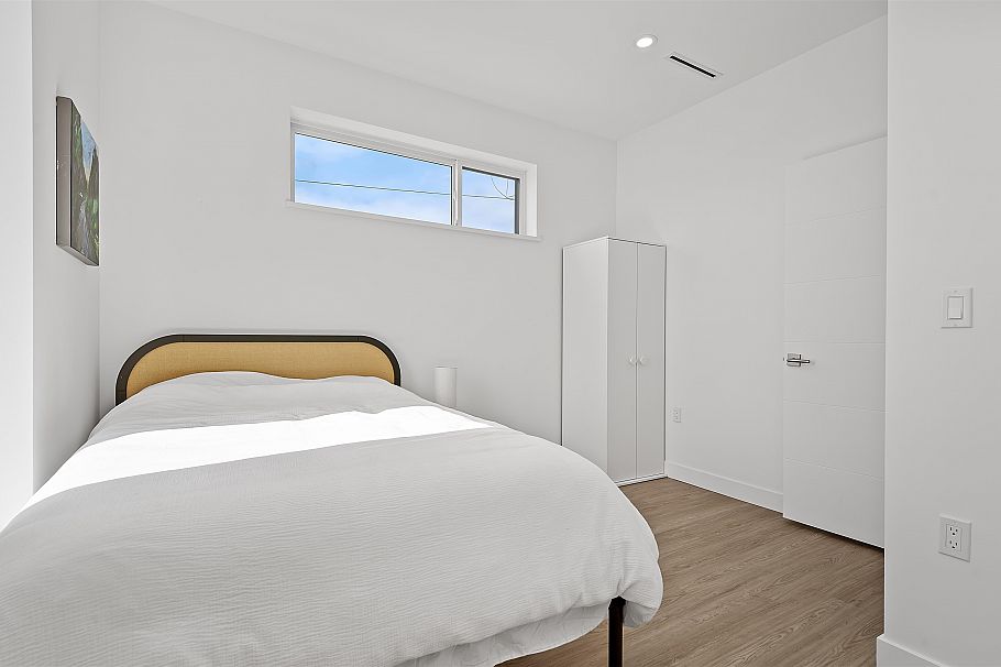 225 E 57th Avenue Vancouver, BC - 23