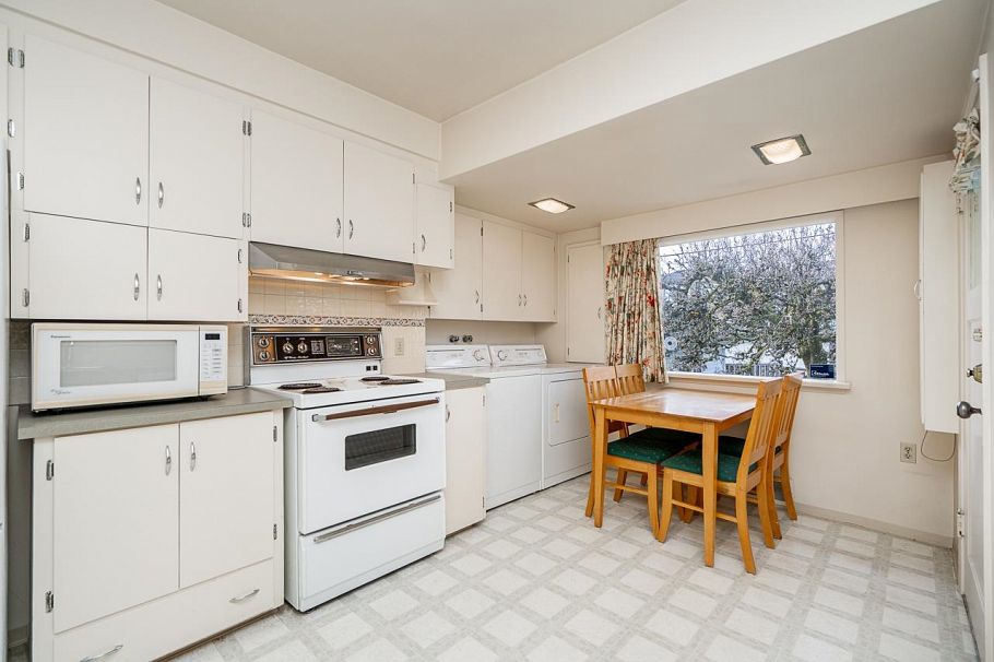 1969 W 43rd Avenue Vancouver, BC - 12