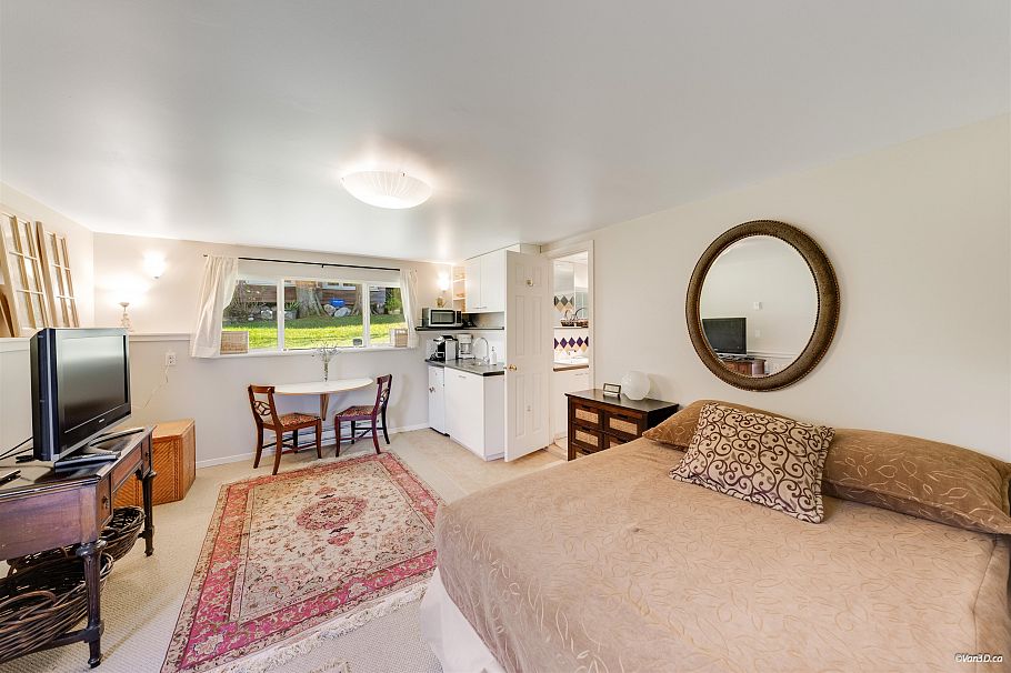 670 Montroyal Boulevard North Vancouver, BC - 29