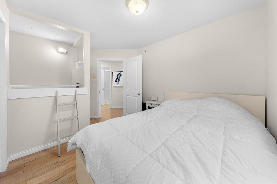 1263 W 16th Street North Vancouver, BC - 26